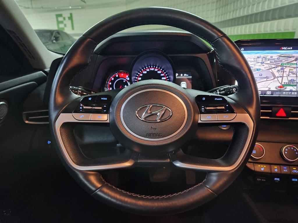 Hyundai Avante — photo 10