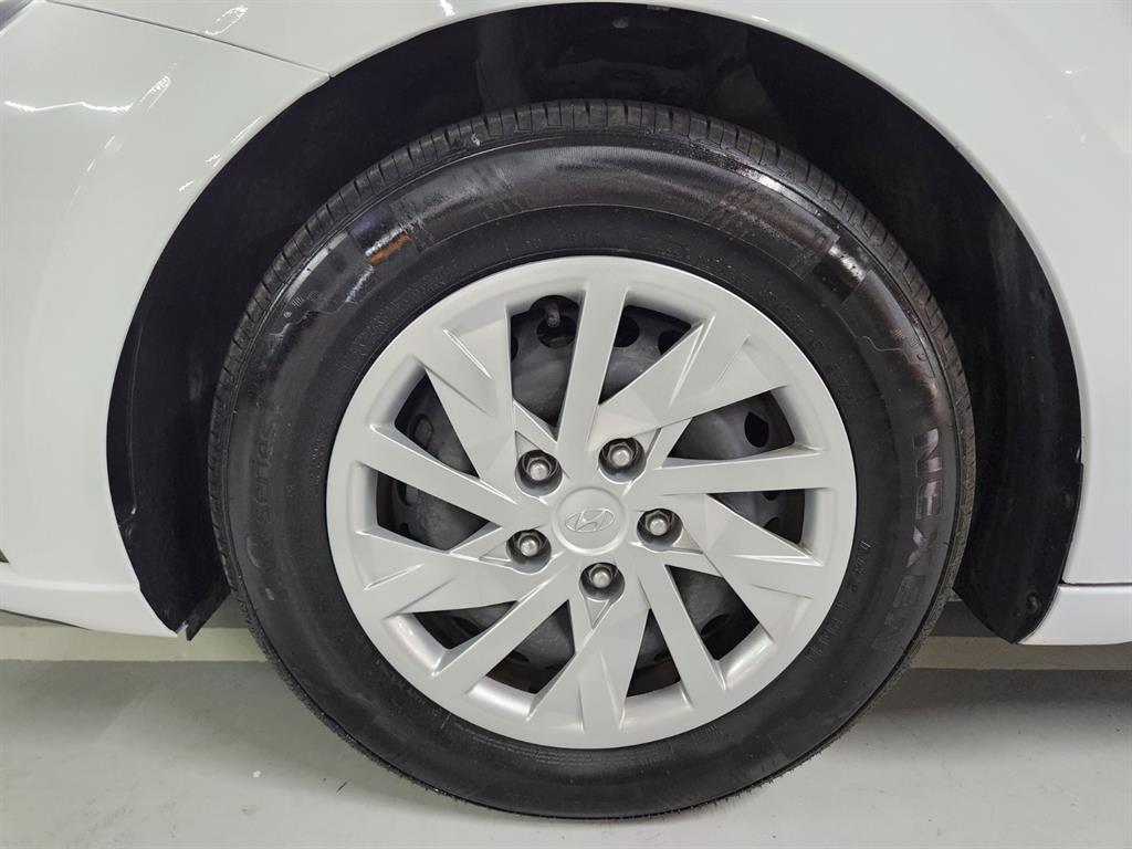 Hyundai Avante — photo 17