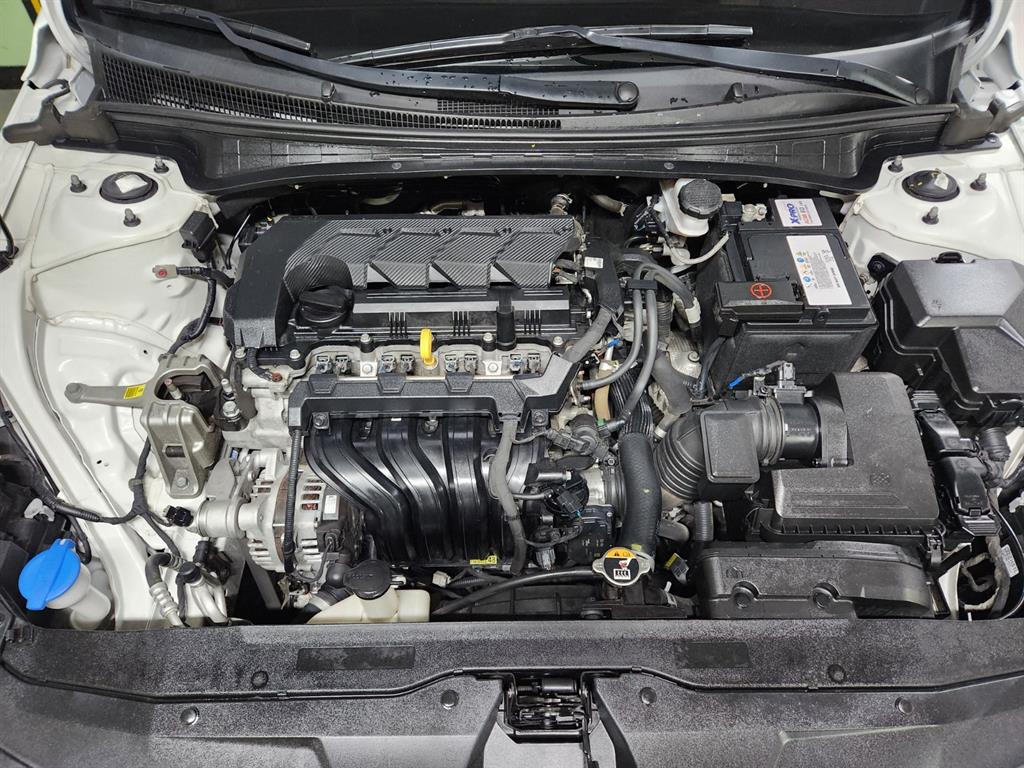 Hyundai Avante — photo 18