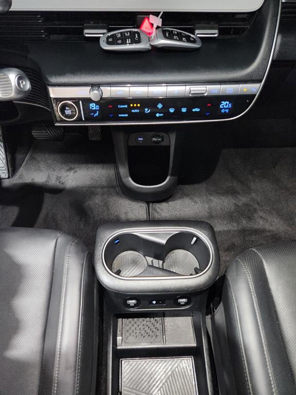 Hyundai Ioniq5 — photo 16