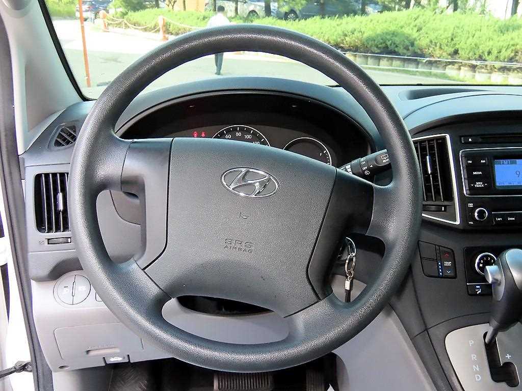 Hyundai Starex — photo 09