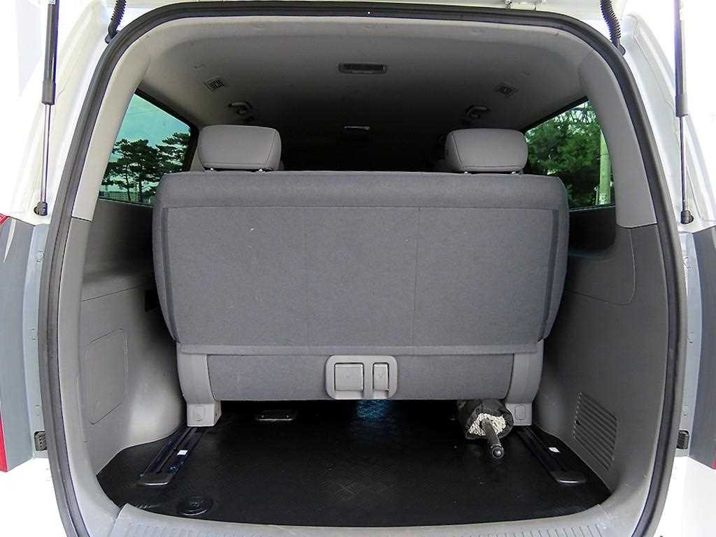 Hyundai Starex — photo 17