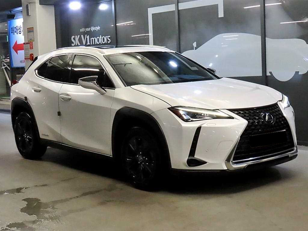Lexus UX — photo 01