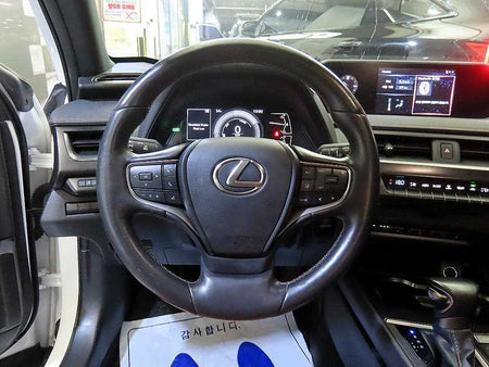 Lexus UX — photo 08