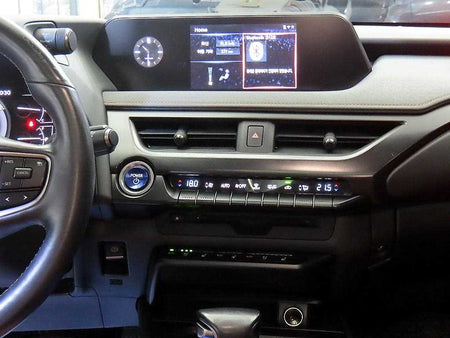 Lexus UX — photo 11