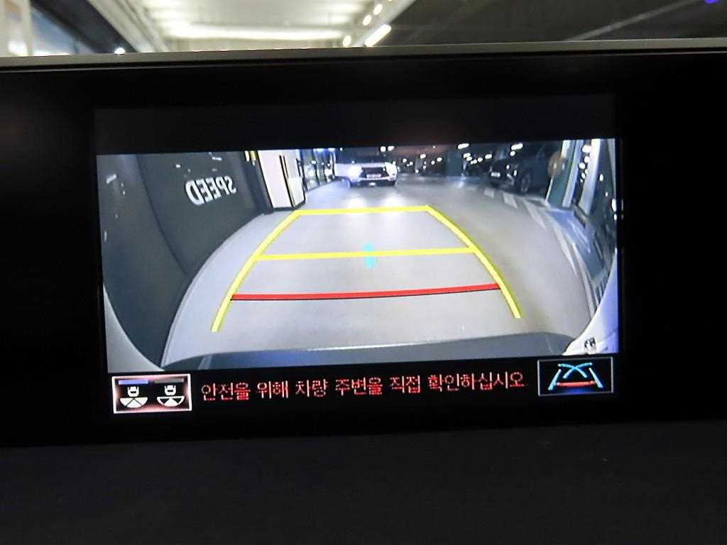 Lexus UX — photo 13