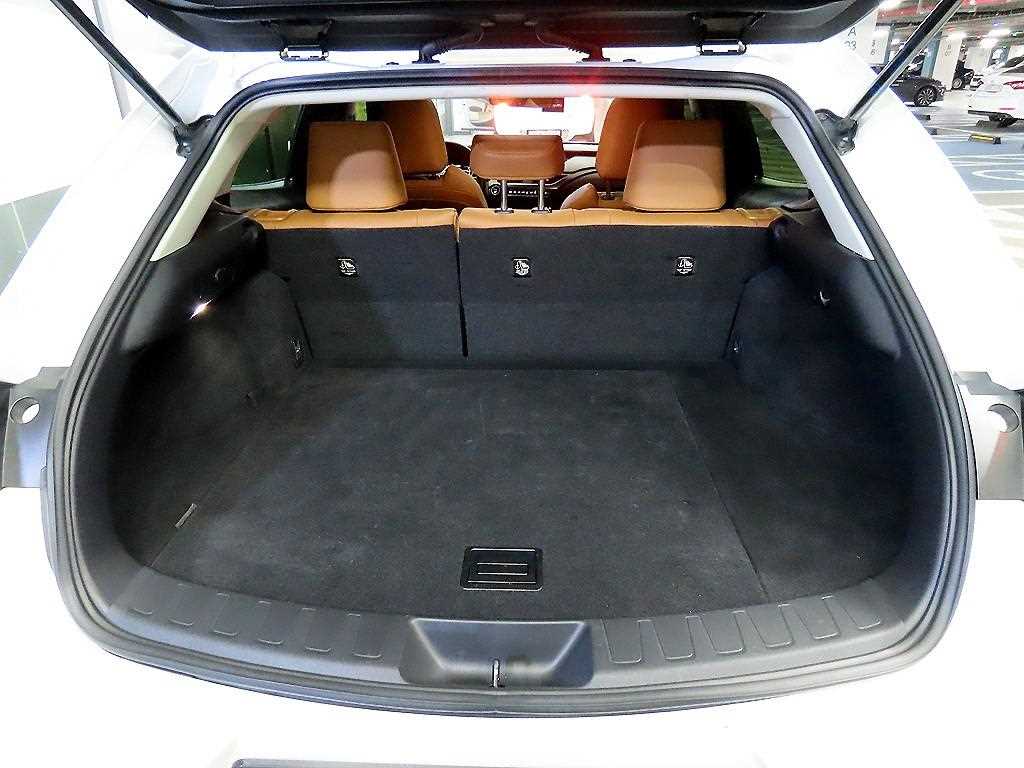Lexus UX — photo 17