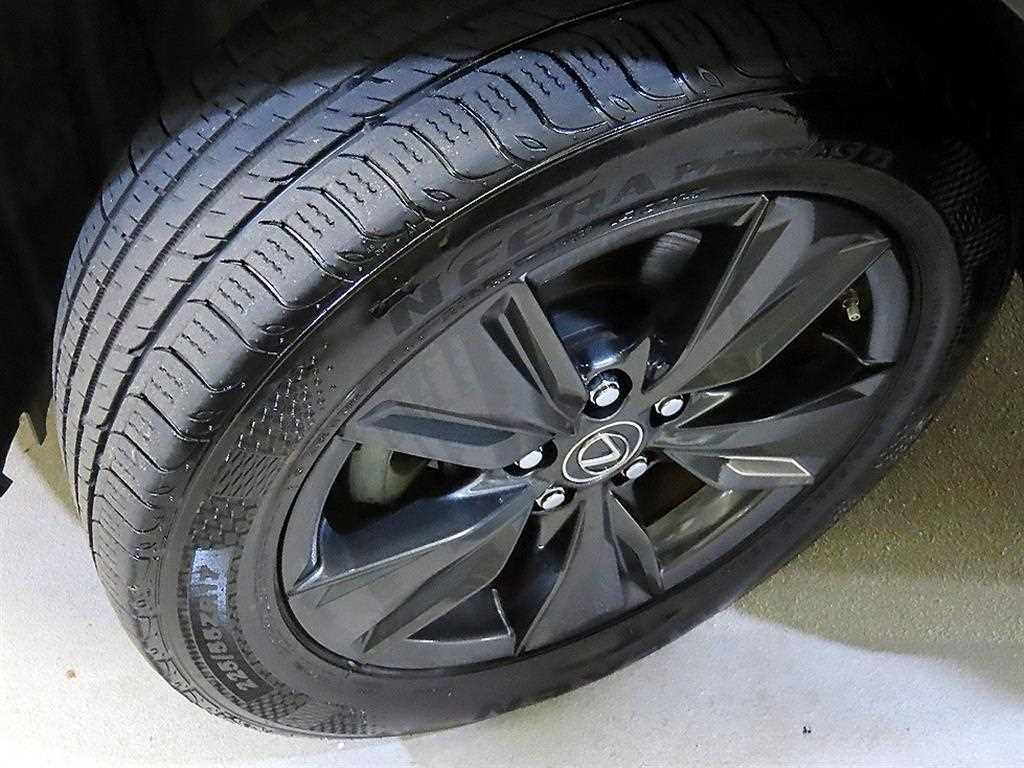 Lexus UX — photo 20