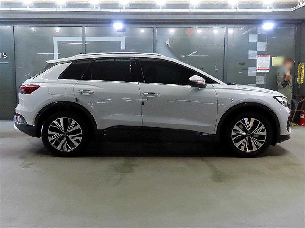 Audi Q4 e-tron — photo 03
