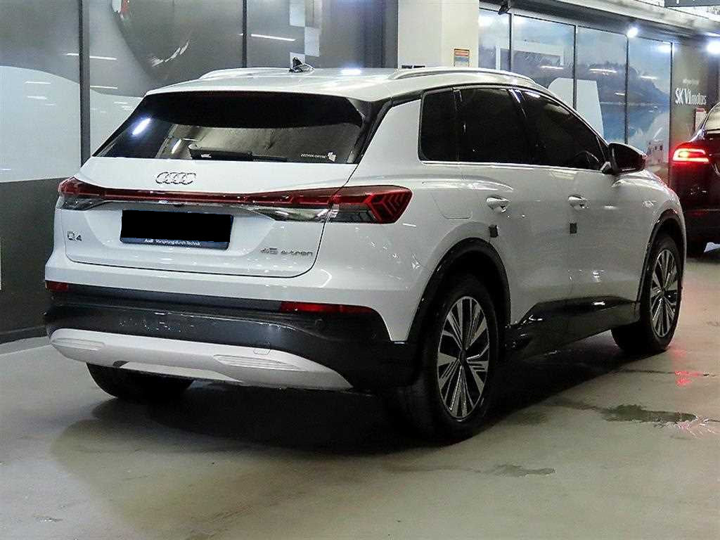 Audi Q4 e-tron — photo 04