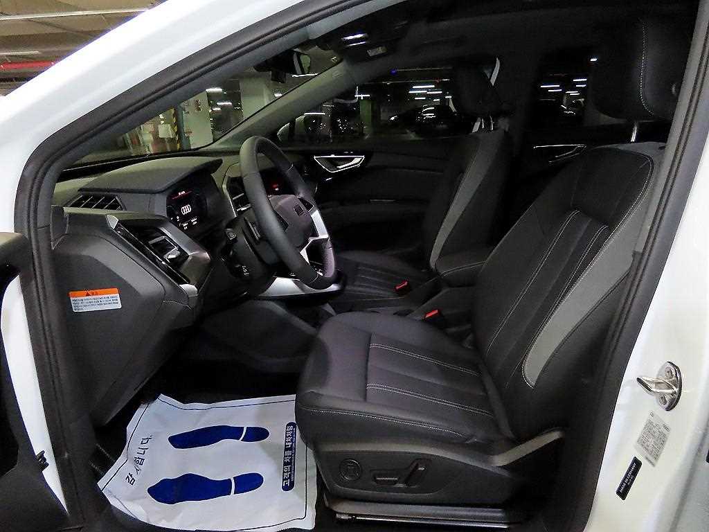 Audi Q4 e-tron — photo 06