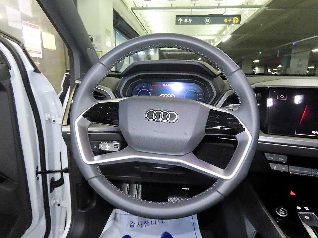 Audi Q4 e-tron — photo 08