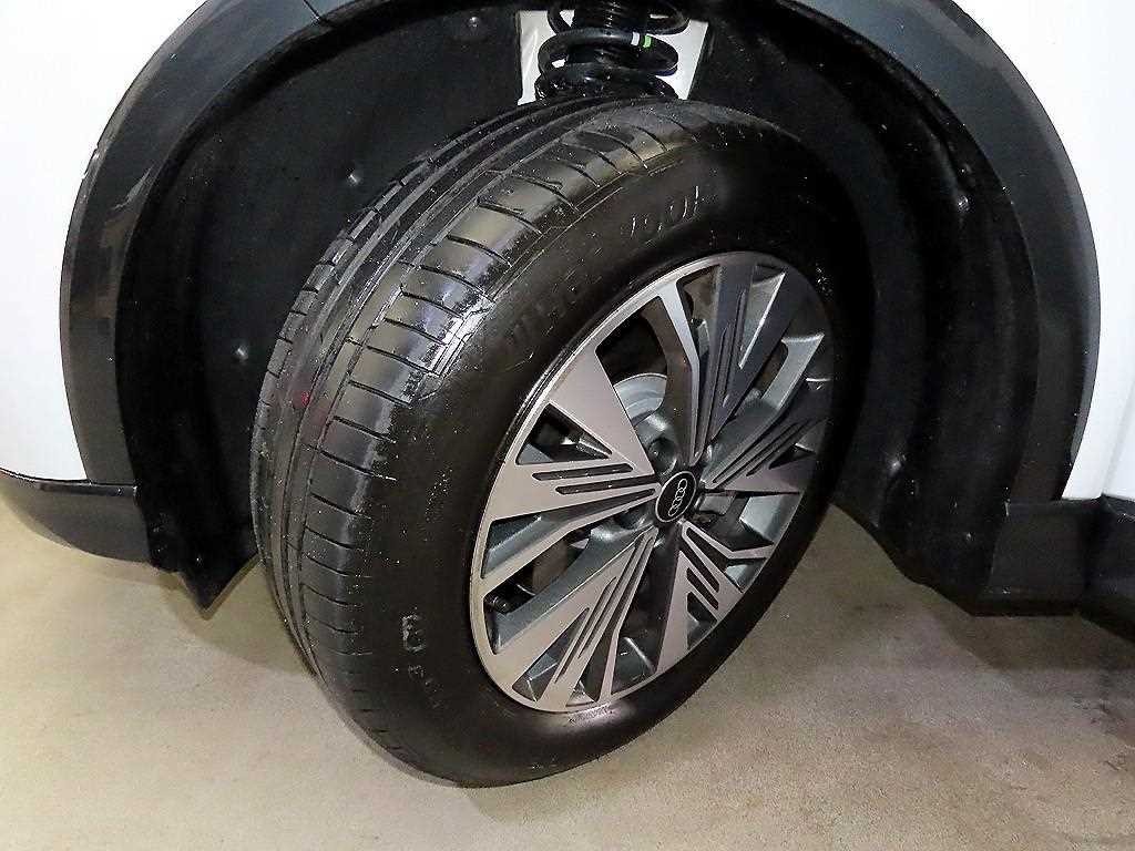 Audi Q4 e-tron — photo 20