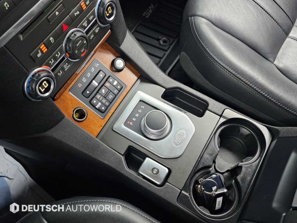 Land Rover Discovery — photo 09
