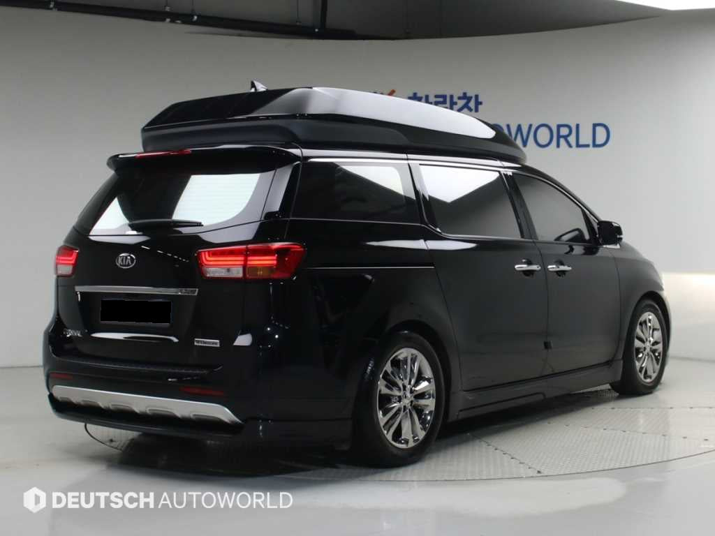 Kia Carnival — photo 02