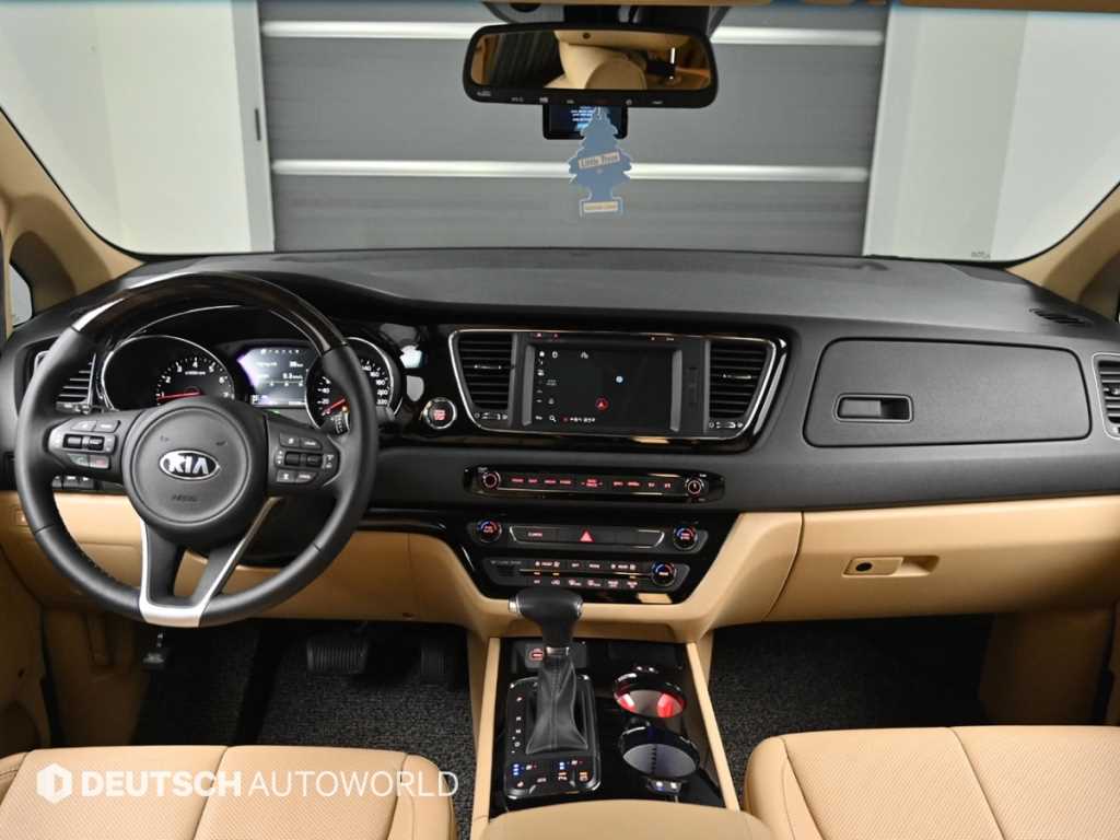 Kia Carnival — photo 07