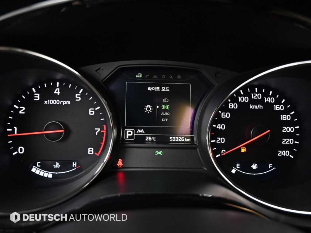 Kia Carnival — photo 08