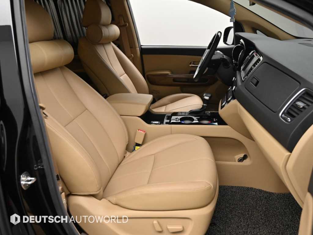 Kia Carnival — photo 10