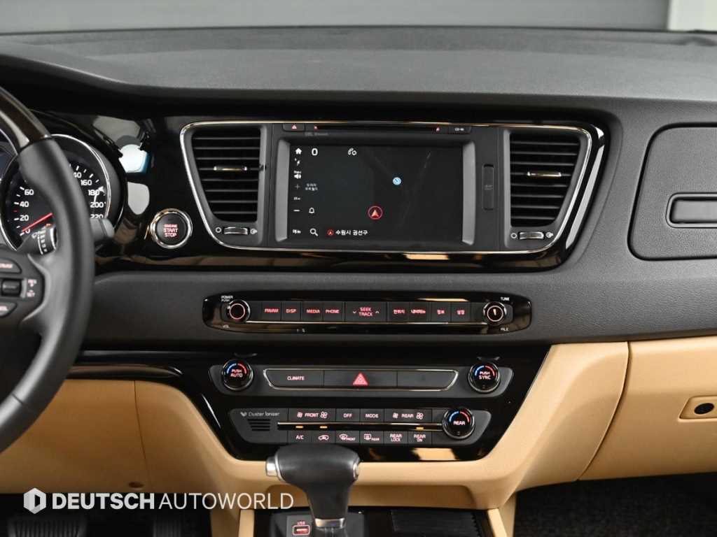 Kia Carnival — photo 14
