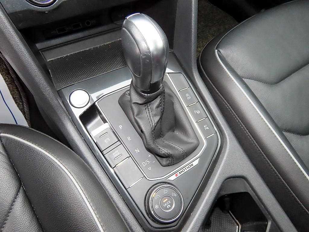 Volkswagen Tiguan — photo 11