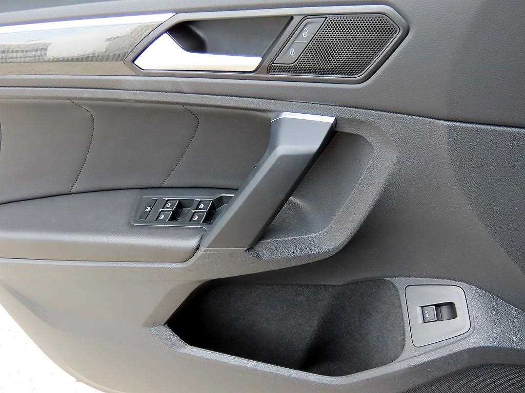 Volkswagen Tiguan — photo 12