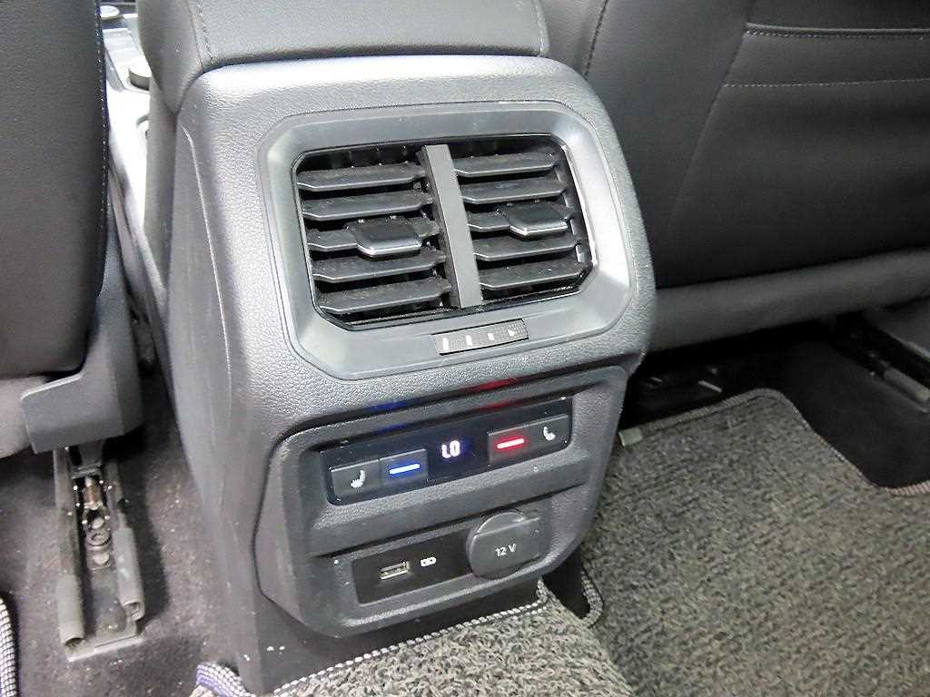 Volkswagen Tiguan — photo 17