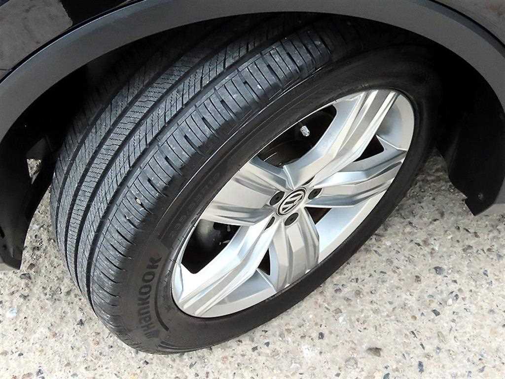 Volkswagen Tiguan — photo 20