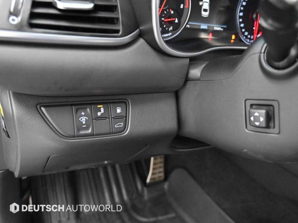 Genesis G70 — photo 17