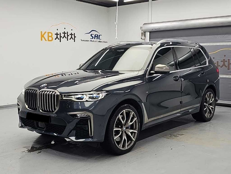 BMW X7 — photo 02