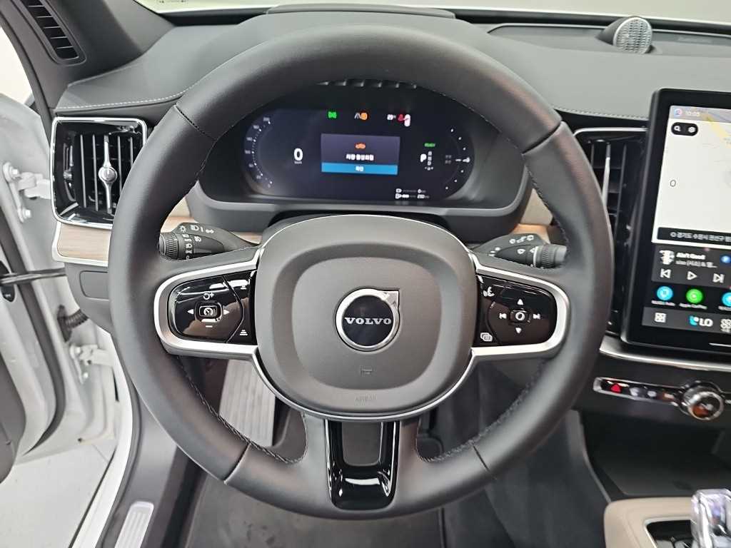 Volvo XC90 — photo 09