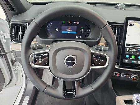 Volvo XC90 — photo 09