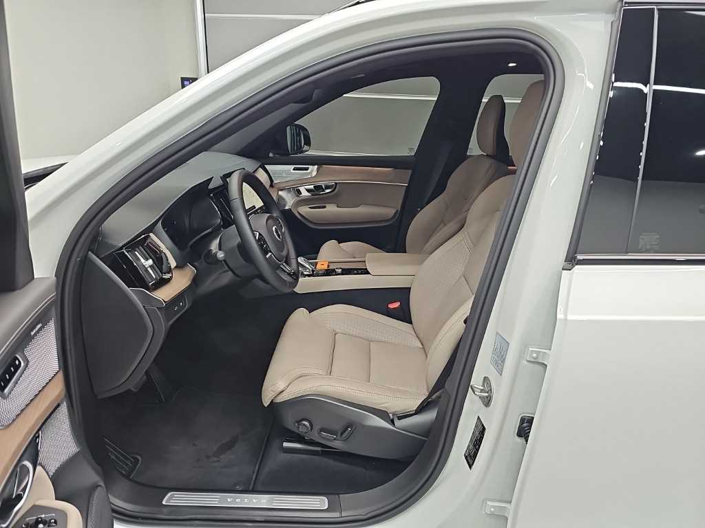Volvo XC90 — photo 11