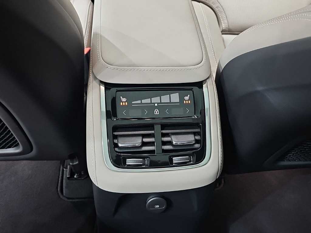 Volvo XC90 — photo 14