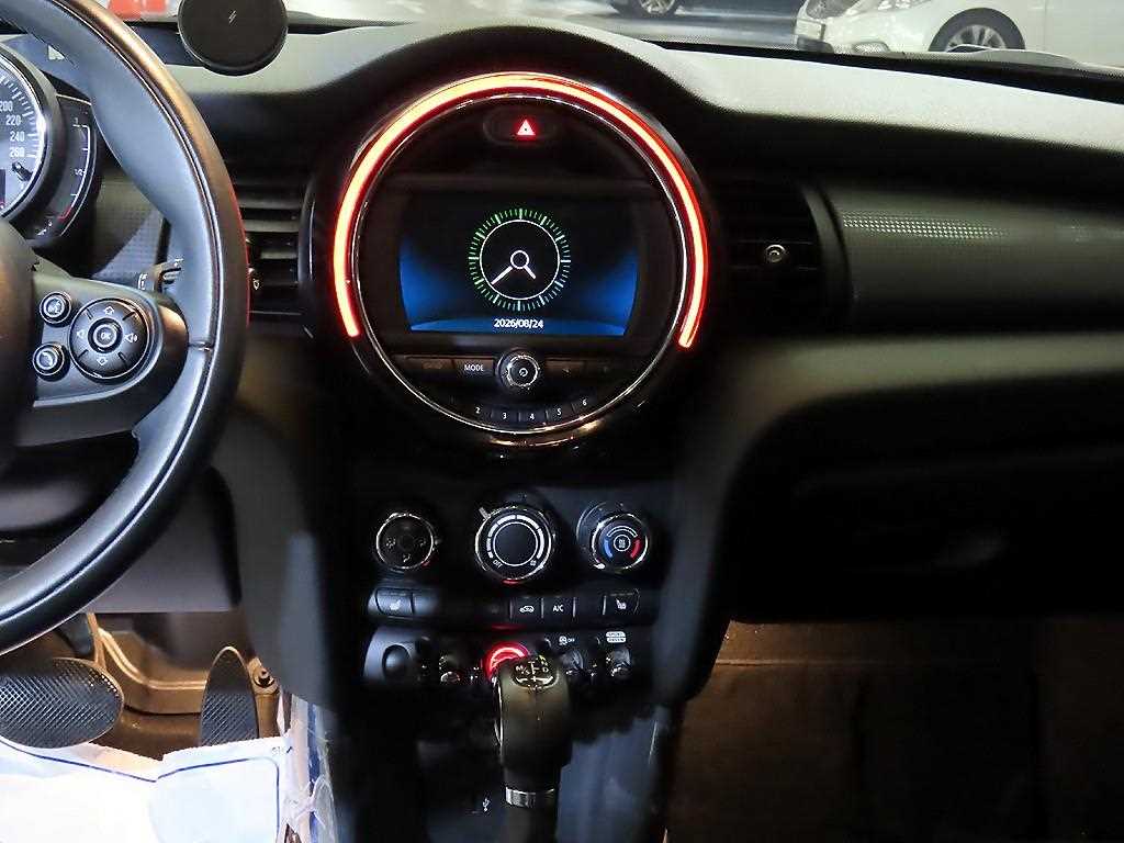 Mini Cooper — photo 11