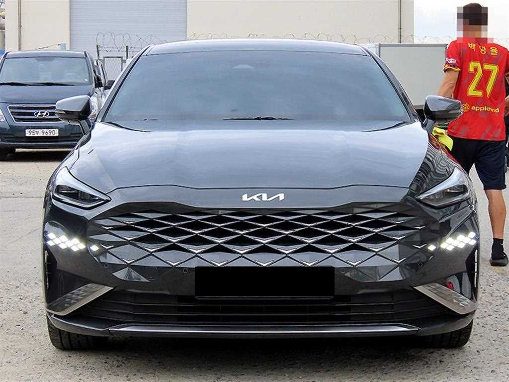 Kia K8 — photo 01