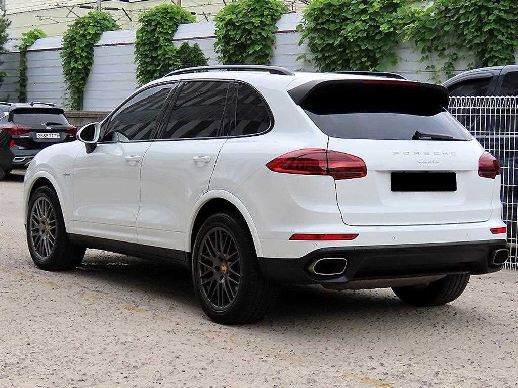 Porsche Cayenne — photo 03