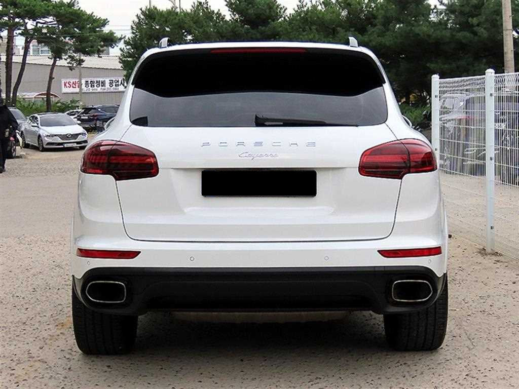 Porsche Cayenne — photo 04