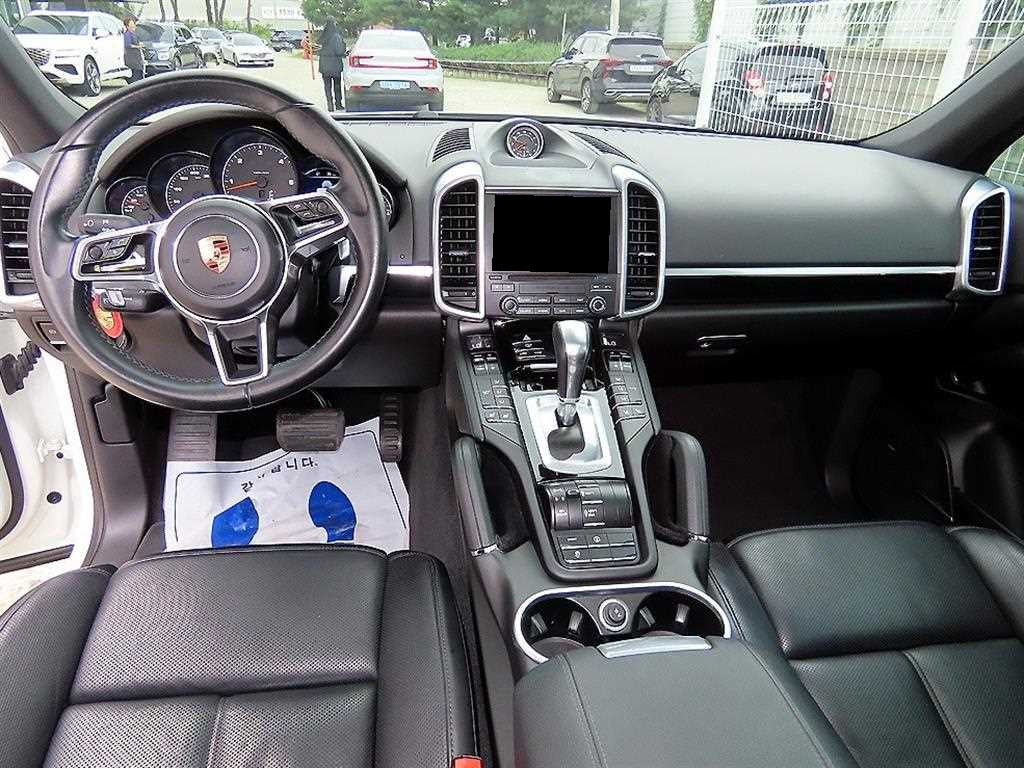 Porsche Cayenne — photo 07