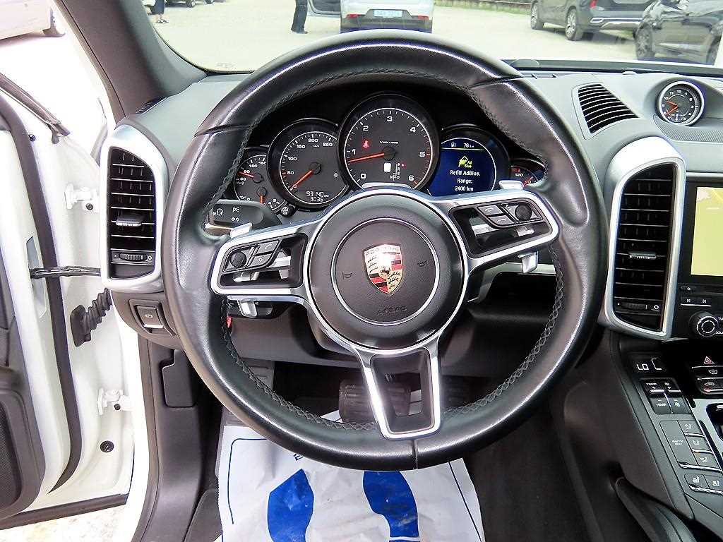 Porsche Cayenne — photo 08