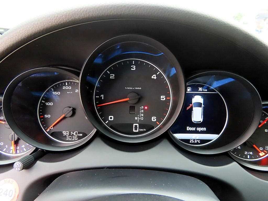 Porsche Cayenne — photo 09