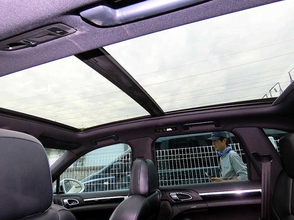 Porsche Cayenne — photo 16