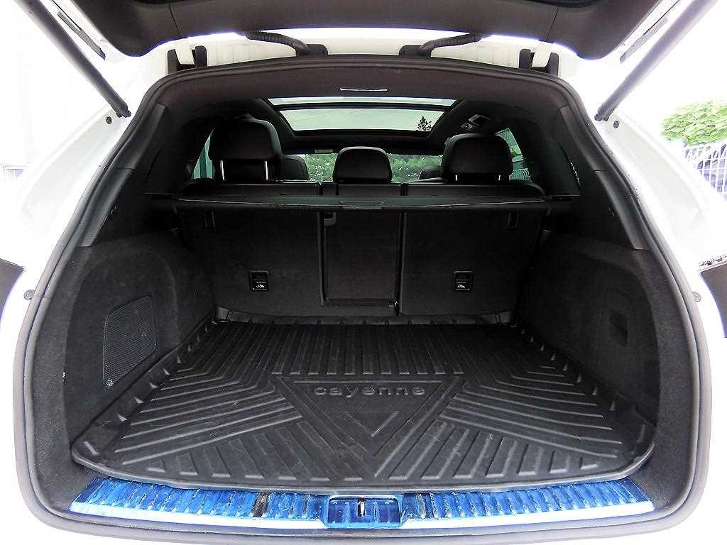 Porsche Cayenne — photo 18
