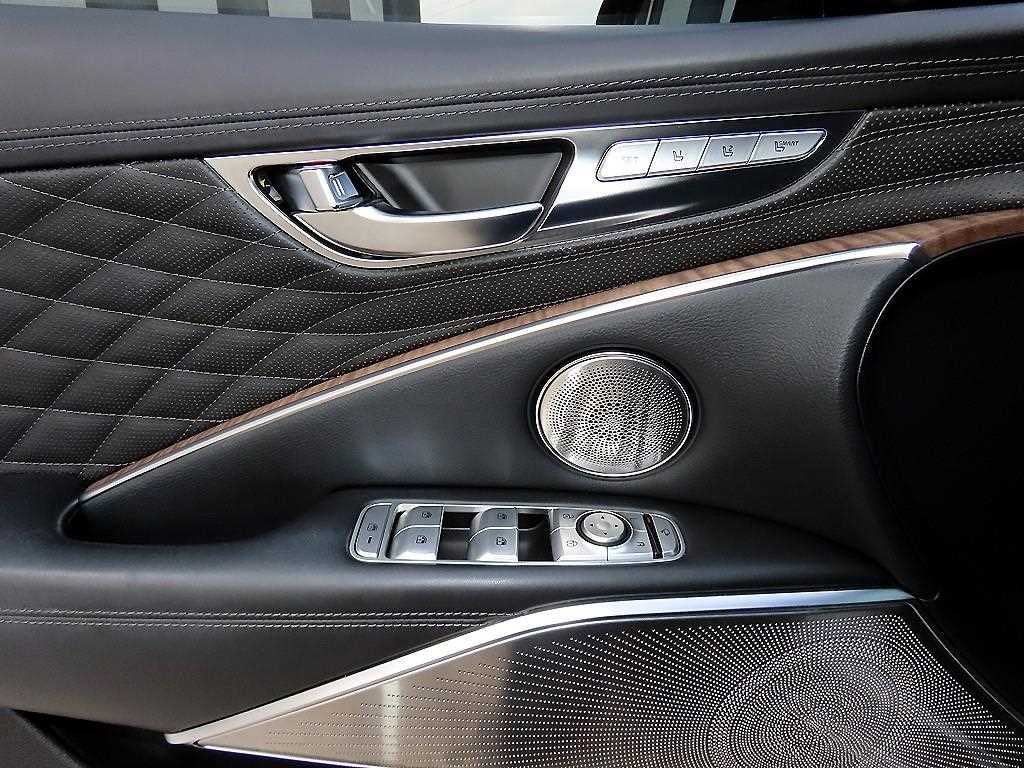 Kia K9 — photo 12