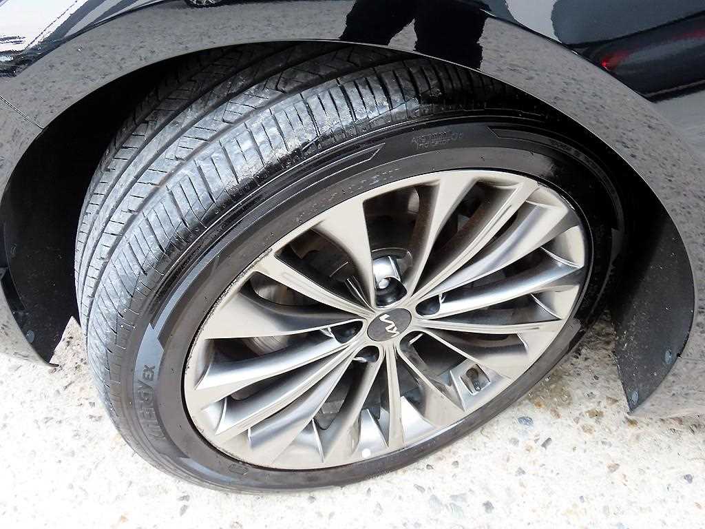 Kia K9 — photo 20