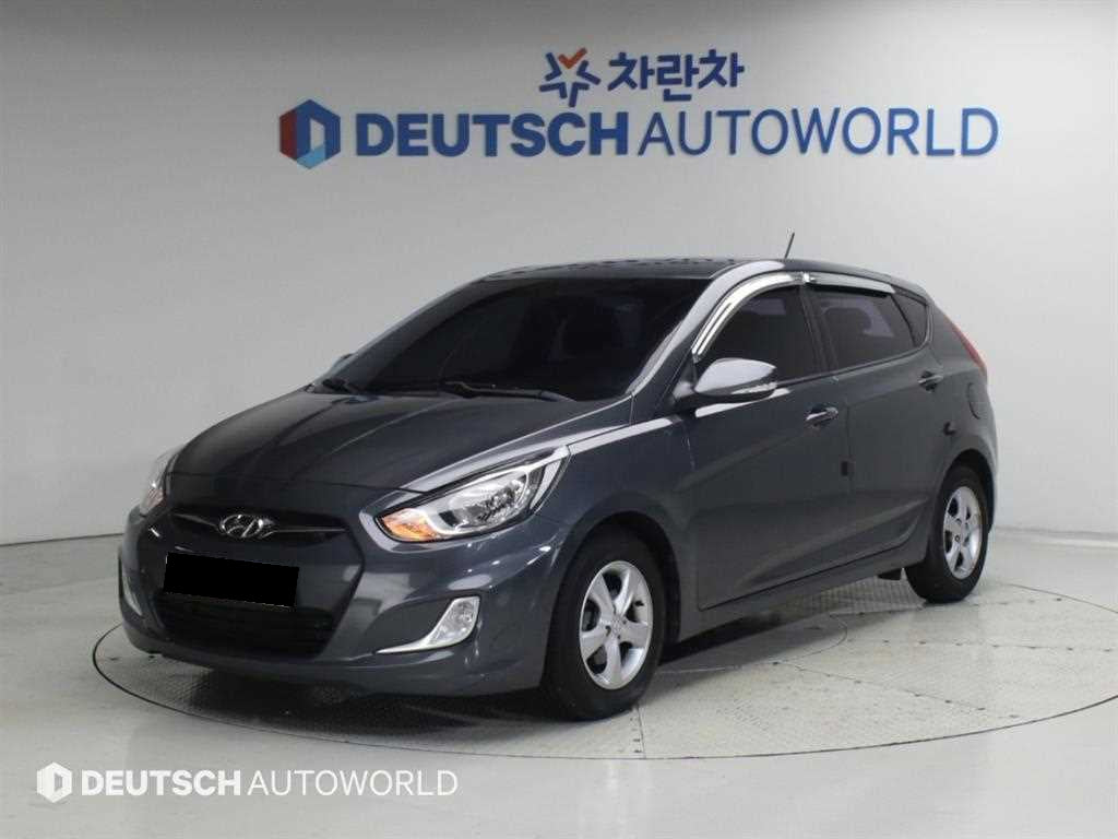 Hyundai Accent — photo 01