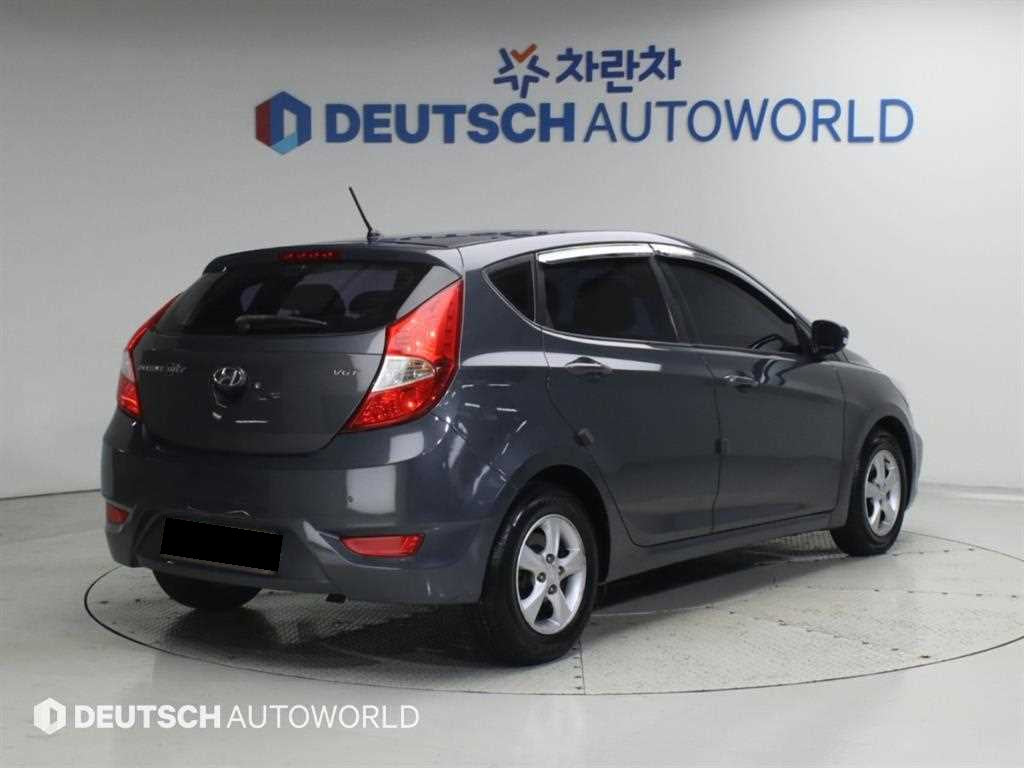 Hyundai Accent — photo 02