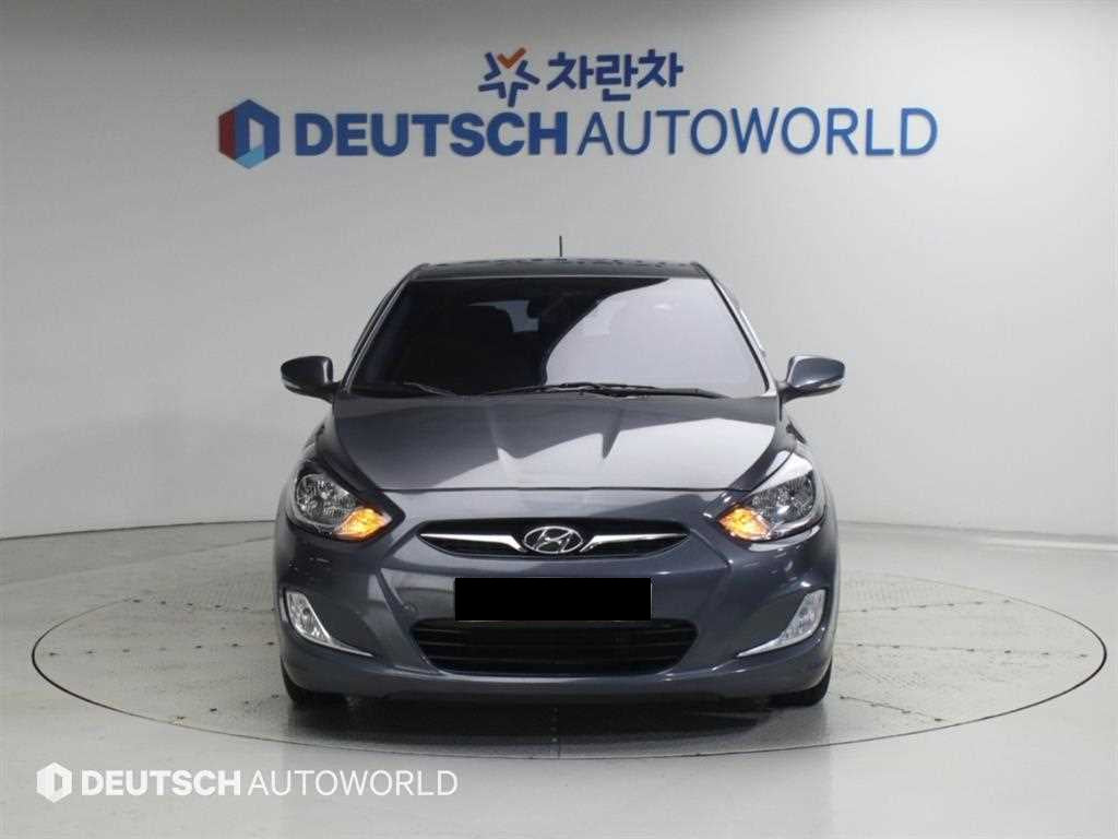 Hyundai Accent — photo 03