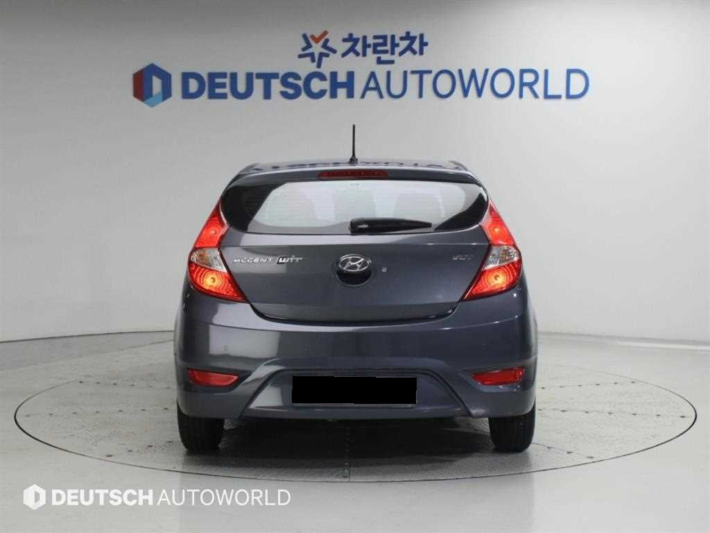 Hyundai Accent — photo 04
