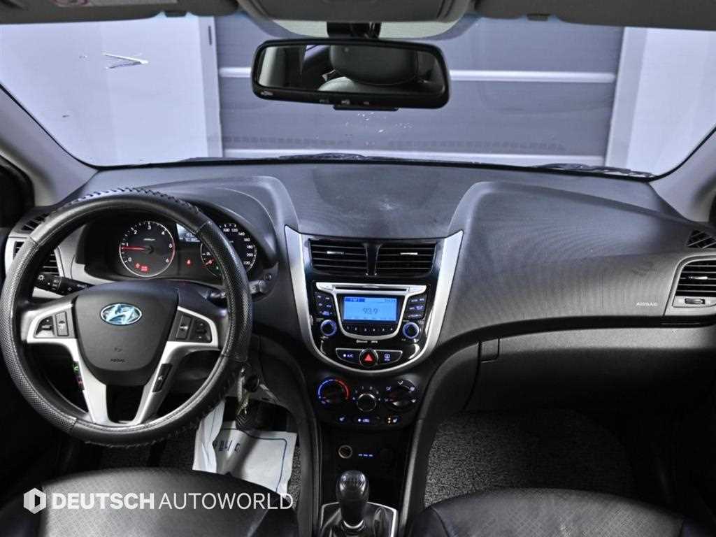 Hyundai Accent — photo 07