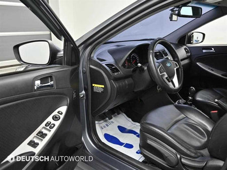 Hyundai Accent — photo 11